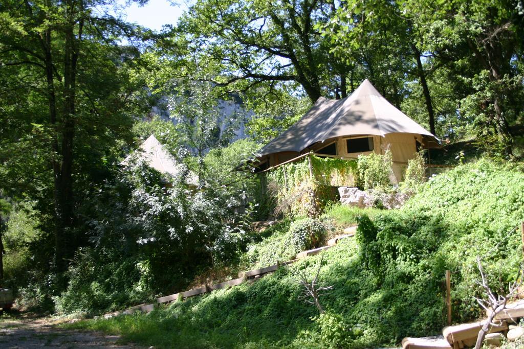 Prehistoric Lodge Vallon-Pont-dʼArc Camera foto